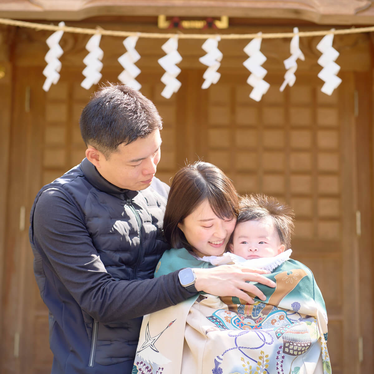 神社でのお宮参り写真