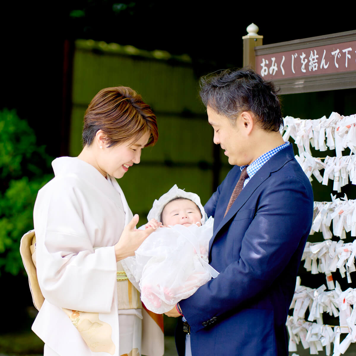 産着姿のお宮参り写真
