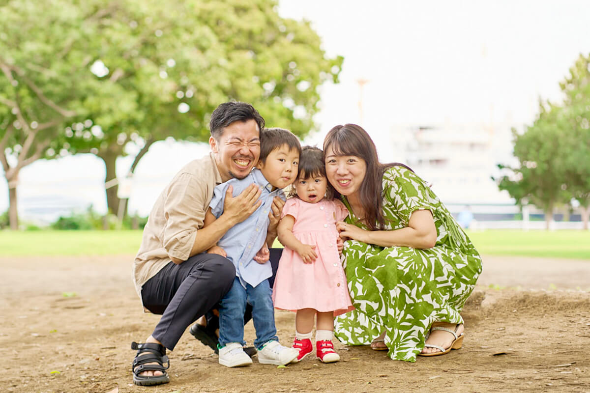 家族写真の屋外ロケーション撮影